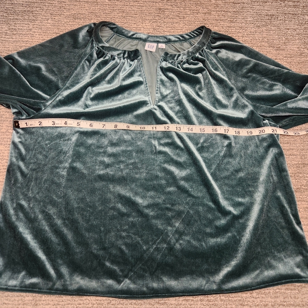 Gap Velvet Puff Sleeve Blouse Womens M Green Relaxed Fit Split Neck Top Holiday - Picture 7 of 8